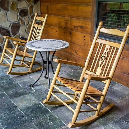 Вілла Holly Tree Hideaway - Semi Secluded Mtn Setting Сев'єрвілл Екстер'єр фото