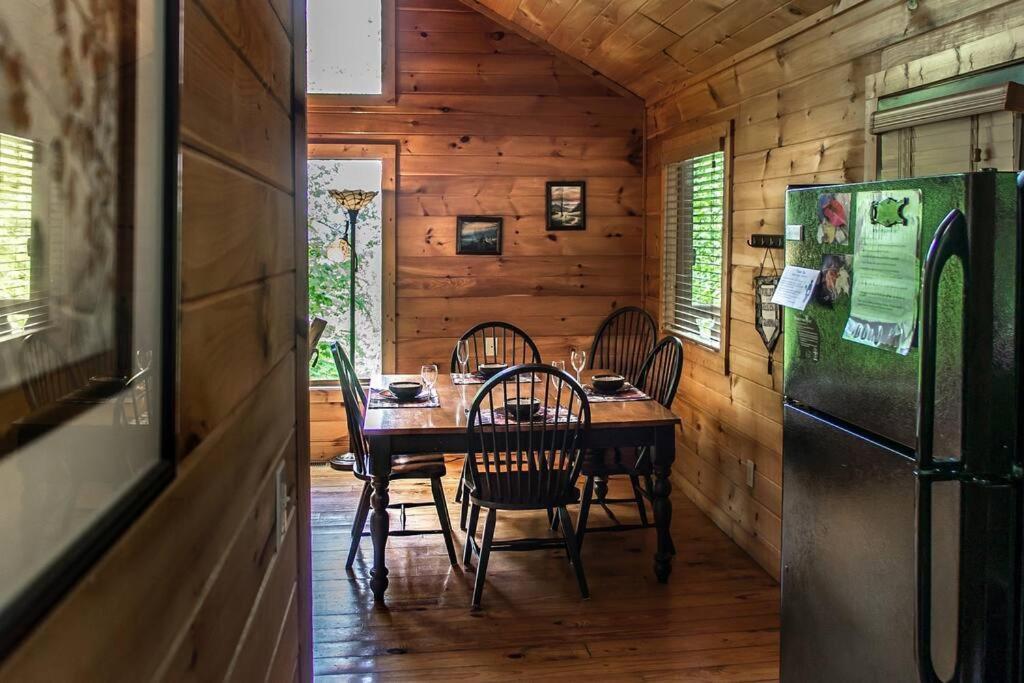 Вілла Holly Tree Hideaway - Semi Secluded Mtn Setting Сев'єрвілл Екстер'єр фото