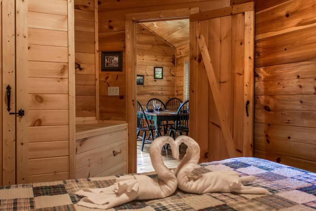 Вілла Holly Tree Hideaway - Semi Secluded Mtn Setting Сев'єрвілл Екстер'єр фото