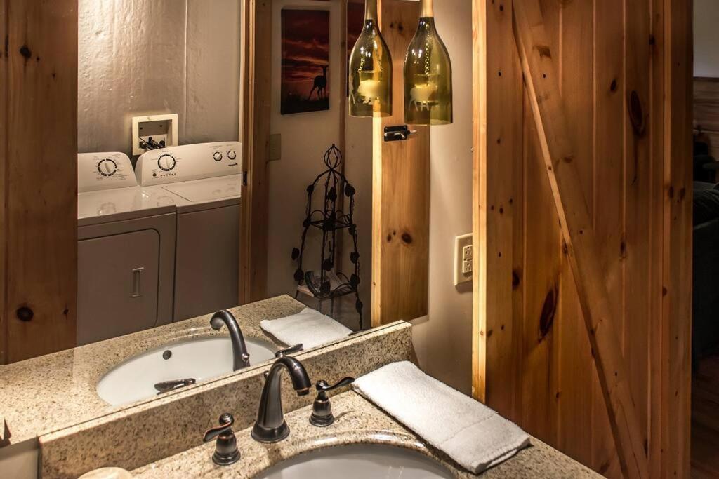Вілла Holly Tree Hideaway - Semi Secluded Mtn Setting Сев'єрвілл Екстер'єр фото
