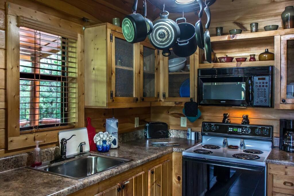Вілла Holly Tree Hideaway - Semi Secluded Mtn Setting Сев'єрвілл Екстер'єр фото