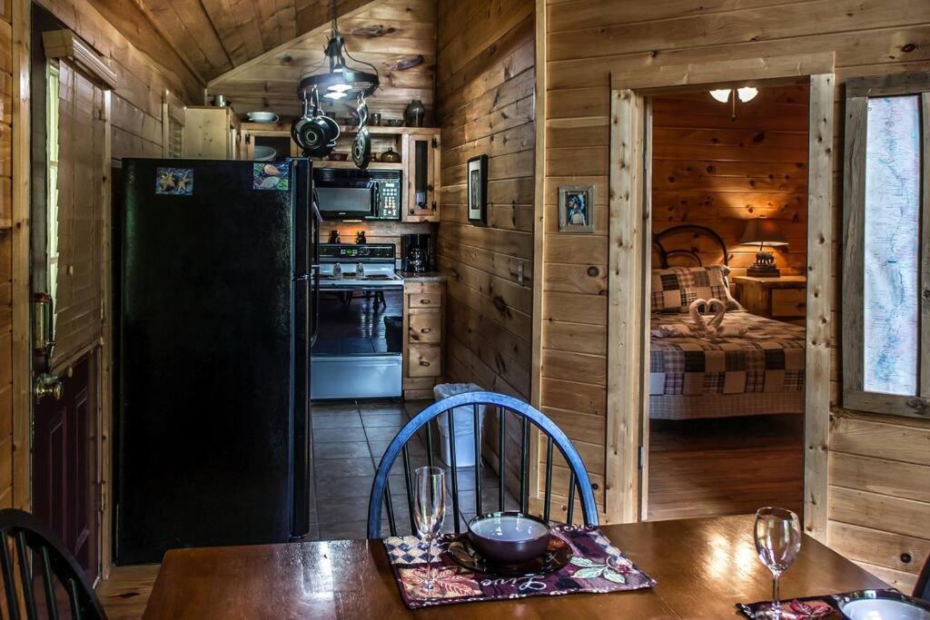 Вілла Holly Tree Hideaway - Semi Secluded Mtn Setting Сев'єрвілл Екстер'єр фото