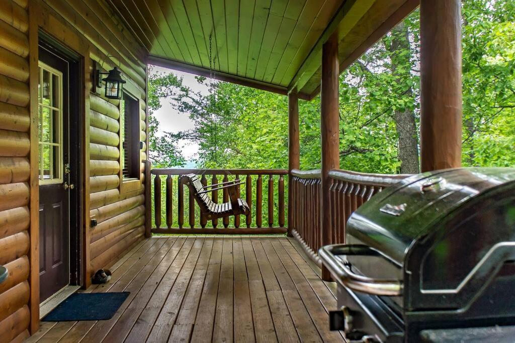 Вілла Holly Tree Hideaway - Semi Secluded Mtn Setting Сев'єрвілл Екстер'єр фото