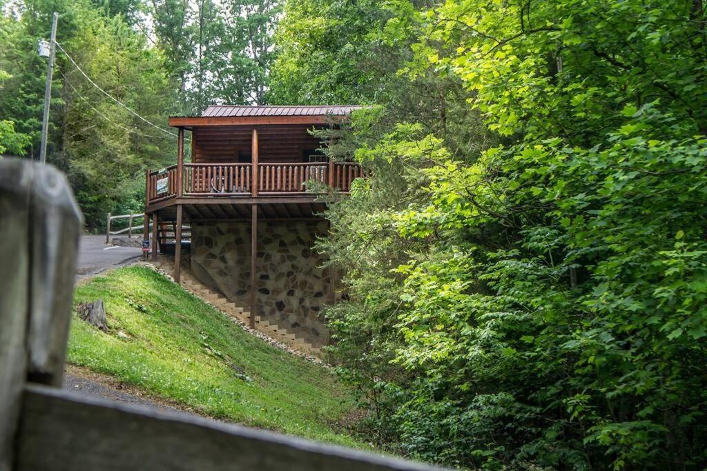 Вілла Holly Tree Hideaway - Semi Secluded Mtn Setting Сев'єрвілл Екстер'єр фото